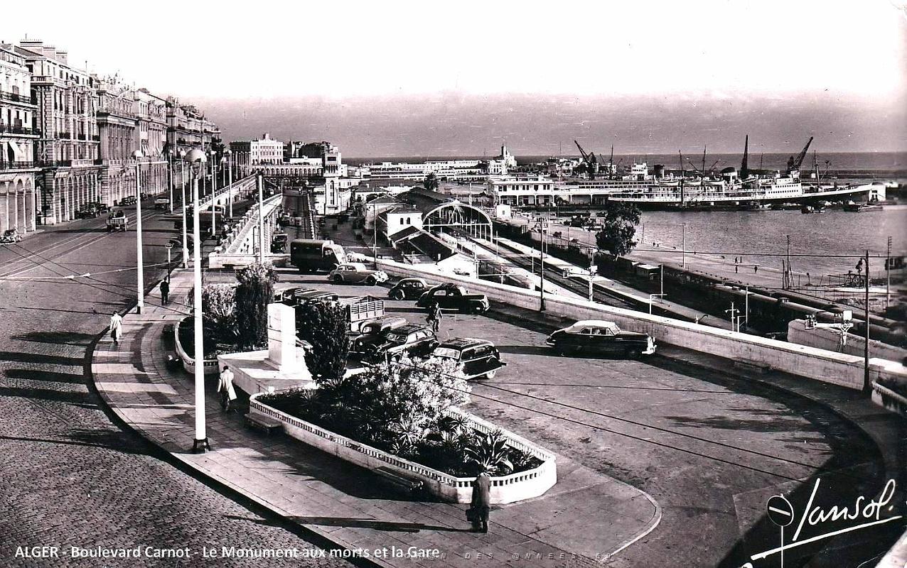 Alger - Bd Carnot - Monument aux morts et la Gare.jpg